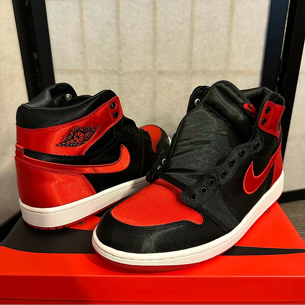 Size 12W/10.5M Air Jordan 1 Retro OG Hi “Satin Bred”